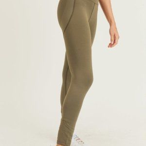 ❌❌❌SOLD❌❌❌NWT - MONO B Green - Booty-Pop High-Waisted Leggings - NWT